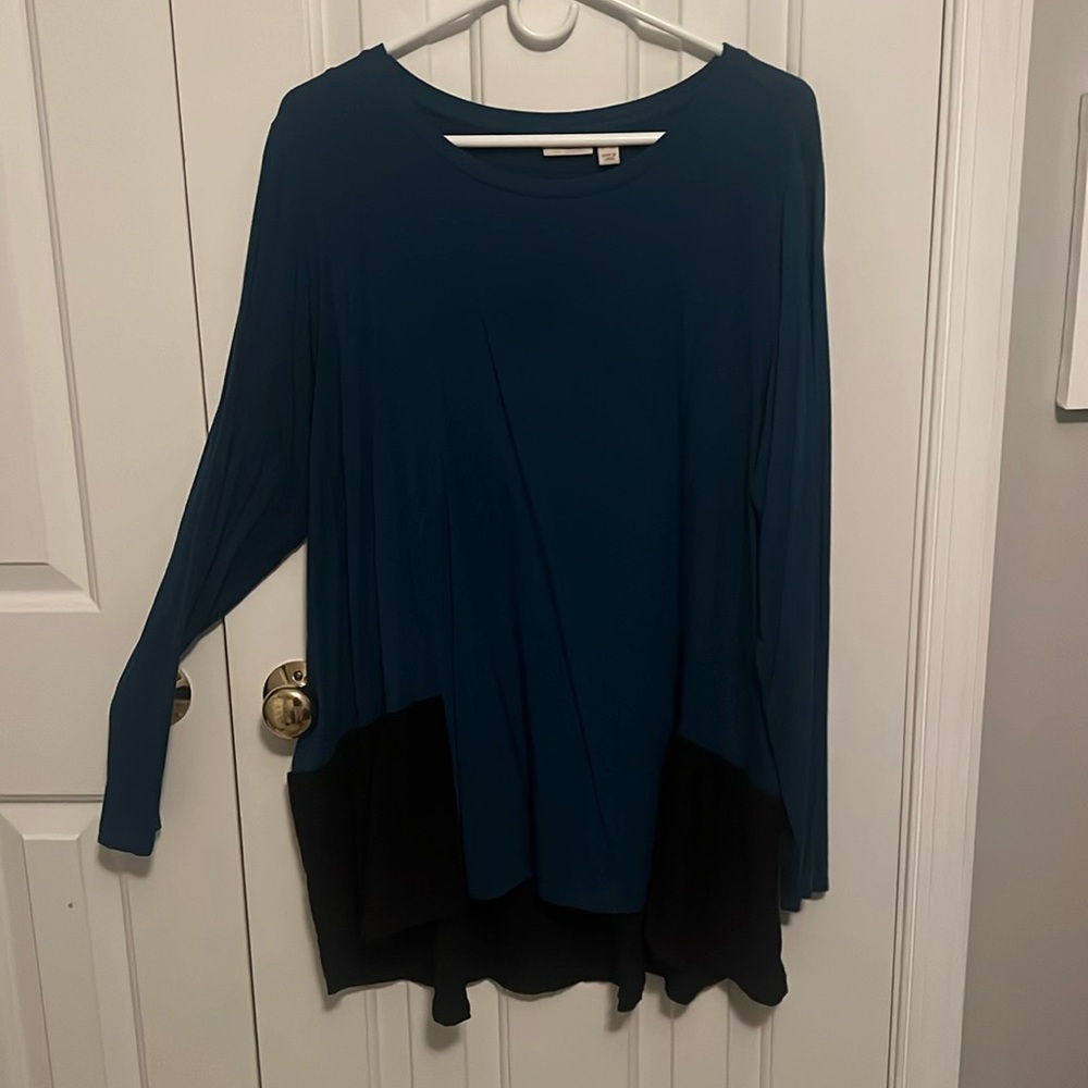 LOGO Woman’s turquoise with black lace trim